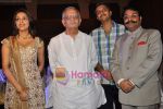 aarti Chhabria, gulzar, director ajoy & producer Kunwar Pragy arya at music launch of Dus Tola.JPG